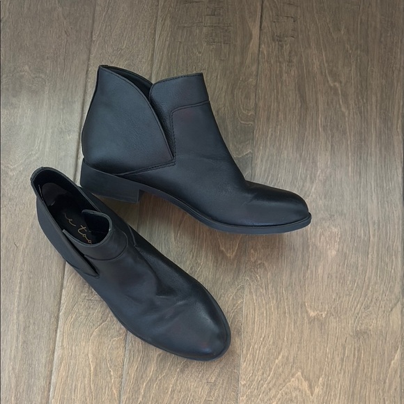 Me Too Kade1 Leather Slip-On Ankle Boots Booties Black Size 7 - Picture 1 of 8